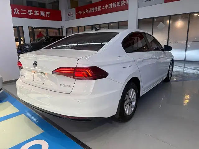 VOLKSWAGEN BORA 2021