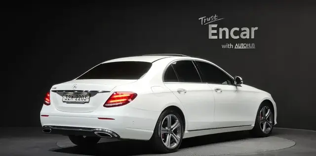 MERCEDES-BENZ W213 AVANTGARDE 2019