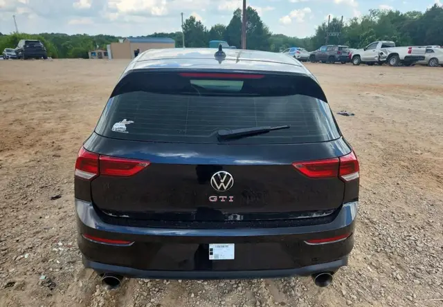 VOLKSWAGEN GOLF S 2024