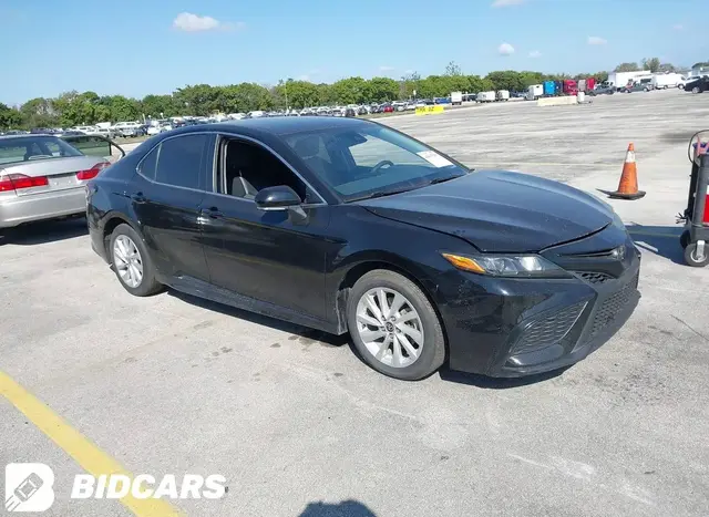 TOYOTA CAMRY SE 2023