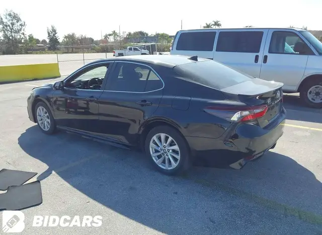 TOYOTA CAMRY SE 2023
