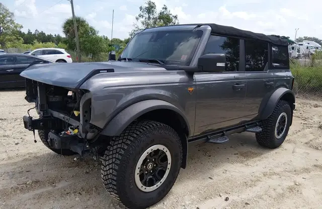 FORD BRONCO BADLANDS 2023